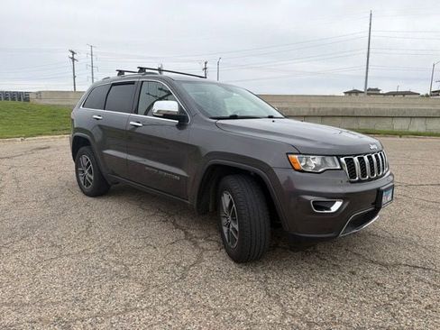 Used 2018 Jeep Grand Cherokee Limited AWD/4WD image 2