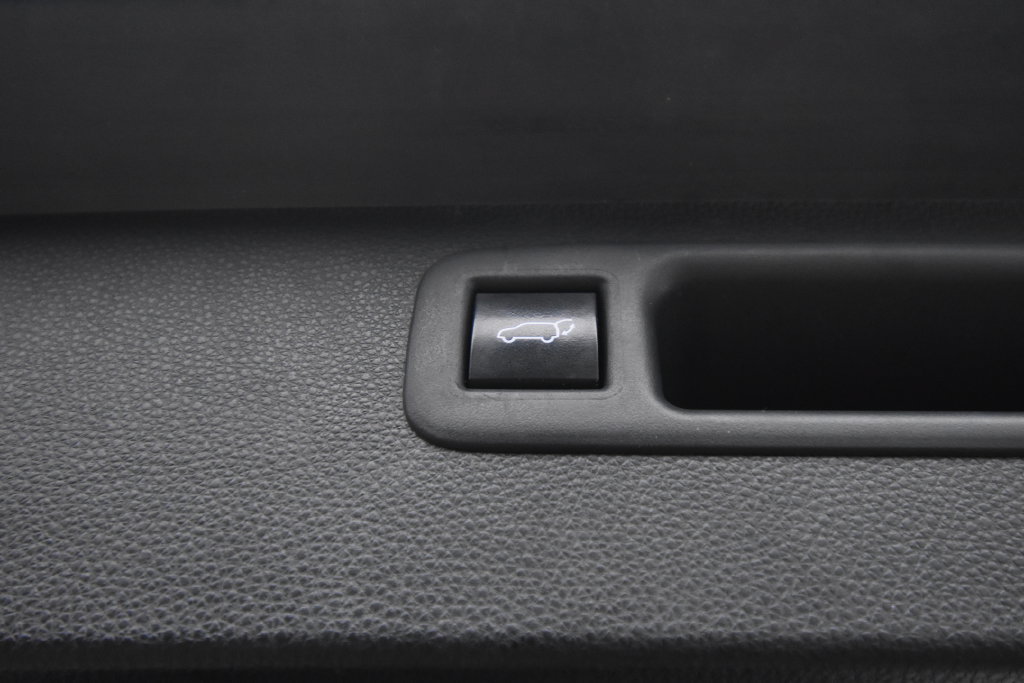 Used 2020 Toyota Highlander XLE AWD/4WD image 28