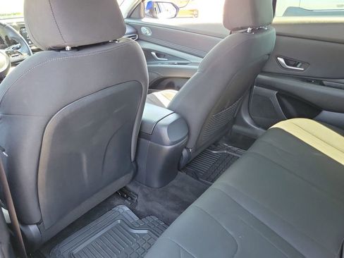Used 2022 Hyundai Elantra SEL w/ Convenience + Premium Package FWD image 12