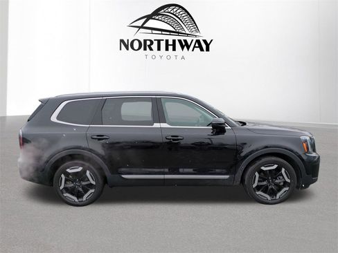 Used 2023 Kia Telluride EX image 3
