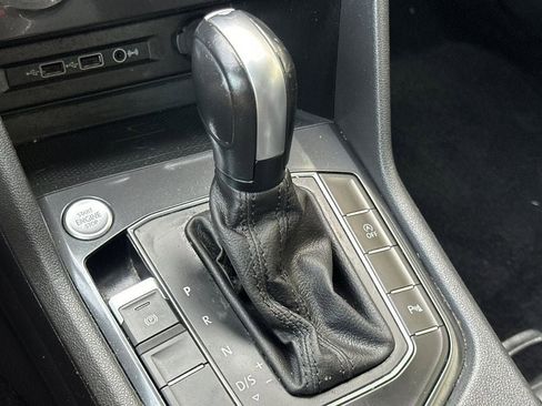 Used 2020 Volkswagen Tiguan SEL image 18