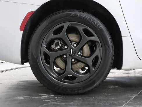 Used 2023 Chrysler Pacifica Touring-L w/ S Appearance Package FWD image 34