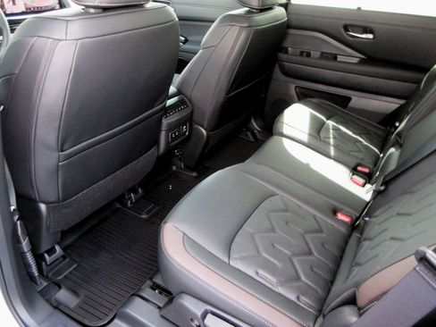 New 2026 Nissan Pathfinder Platinum w/ Cargo Package image 11