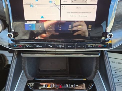 Used 2024 Jeep Wagoneer L Series III w/ Flexible Seating Group image 24