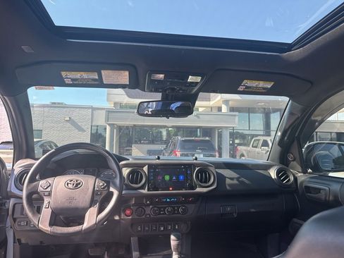 Used 2019 Toyota Tacoma TRD Off-Road AWD/4WD image 23