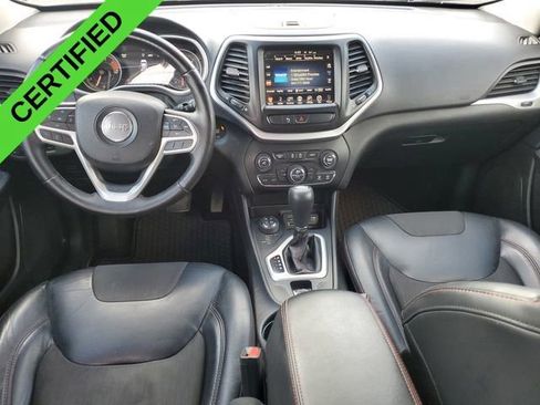 Used 2017 Jeep Cherokee Trailhawk w/ Comfort & Convenience Group AWD/4WD image 19