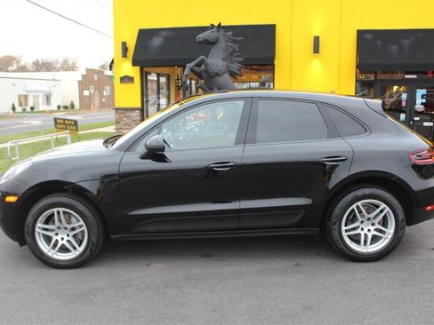 Used 2018 Porsche Macan AWD/4WD image 22