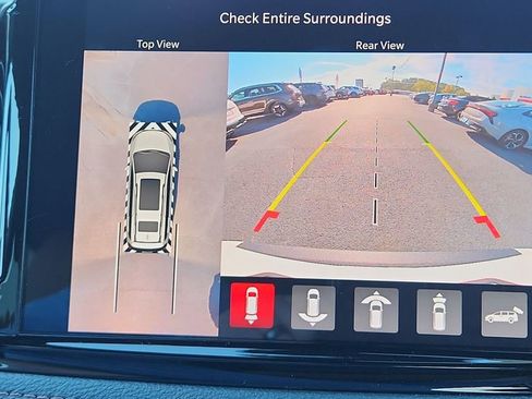 Used 2024 Chrysler Pacifica Pinnacle w/ Trailer Tow Group image 21