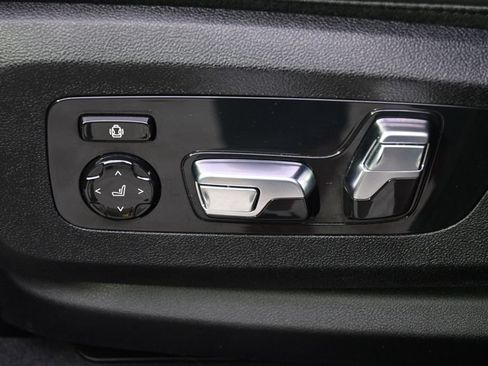 Used 2024 BMW X7 xDrive40i w/ M Sport Package AWD/4WD image 13