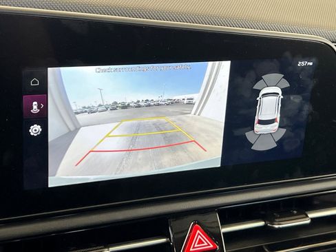 Used 2025 Kia Niro SX Touring image 24