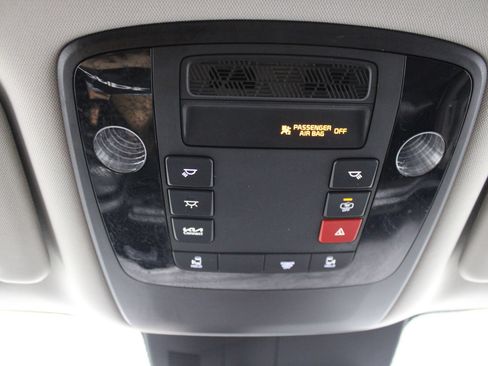 Used 2025 Kia Carnival FWD image 35