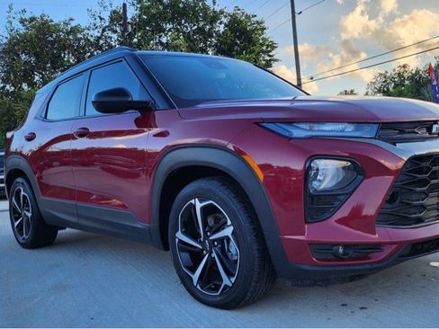 Used 2021 Chevrolet TrailBlazer RS w/ Sun and Liftgate Package image 3