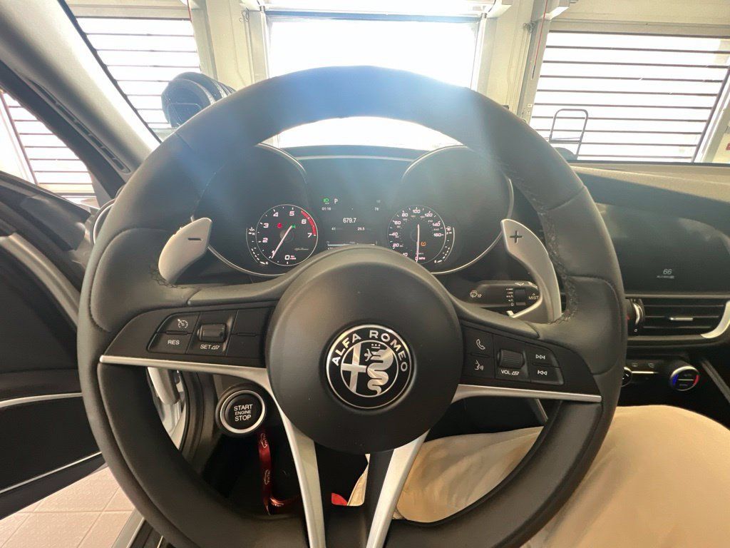 Used 2017 Alfa Romeo Giulia Ti w/ TI 19" Sport Package RWD image 25