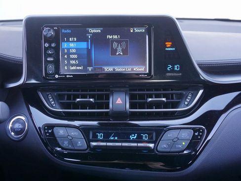 Used 2018 Toyota C-HR XLE image 8