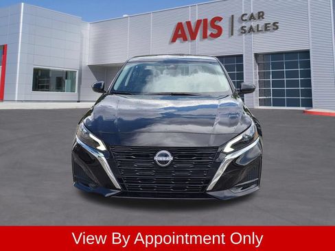 Used 2025 Nissan Altima 2.5 SV FWD image 2