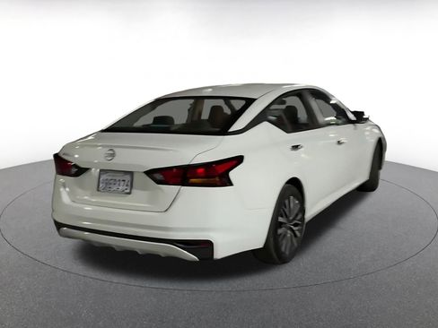Used 2025 Nissan Altima 2.5 SV image 12