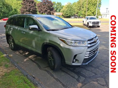 Used 2019 Toyota Highlander XLE AWD/4WD image 4