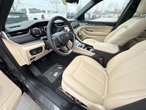 New 2025 Jeep Grand Cherokee L Limited image 25