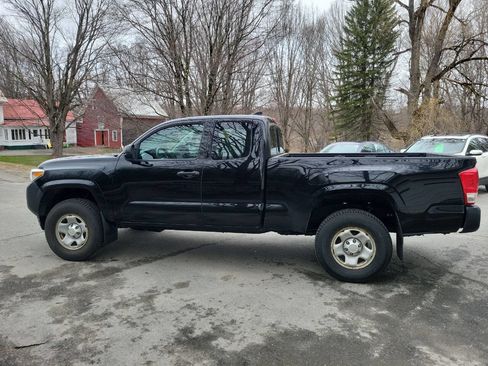 Used 2017 Toyota Tacoma 4x4 Access Cab image 4