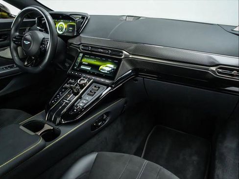 Used 2025 Aston Martin V8 Vantage Coupe image 27