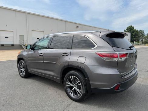 Used 2016 Toyota Highlander XLE AWD/4WD image 3