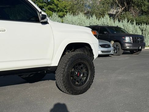 Used 2019 Toyota 4Runner TRD Off-Road AWD/4WD image 7