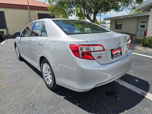Used 2013 Toyota Camry LE image 3