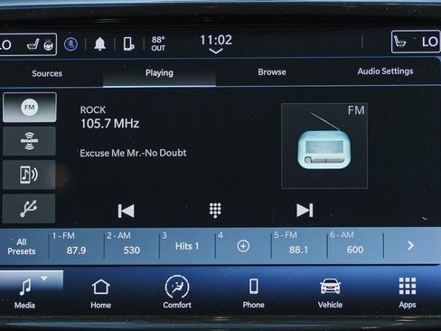 Used 2024 Chrysler Pacifica Touring-L FWD image 13
