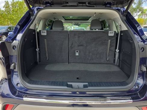Used 2023 Toyota Highlander Platinum FWD image 25