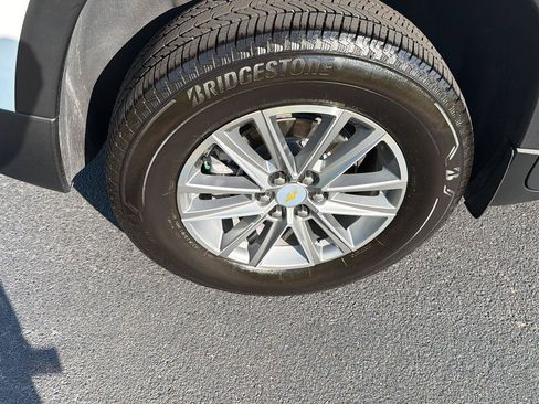 Used 2022 Chevrolet Traverse LT FWD image 40