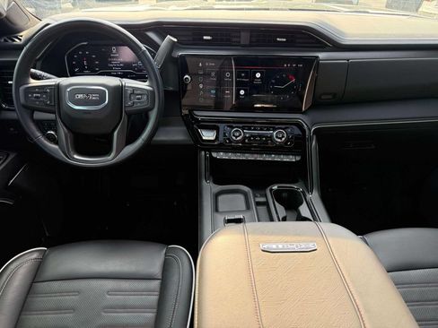 Used 2025 GMC Sierra 2500 AT4X AWD/4WD image 3