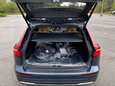 New 2026 Volvo V60 B5 Cross Country Ultra w/ Protection Package Premier AWD/4WD image 9