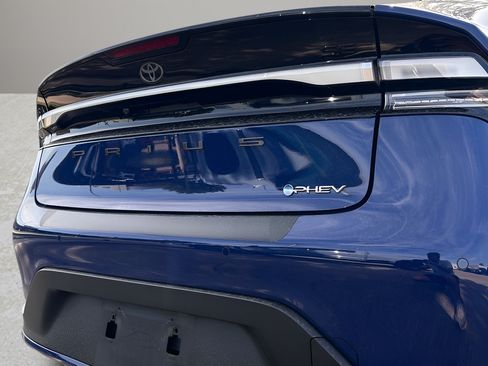 Used 2026 Toyota Prius Plug-In Hybrid FWD image 24