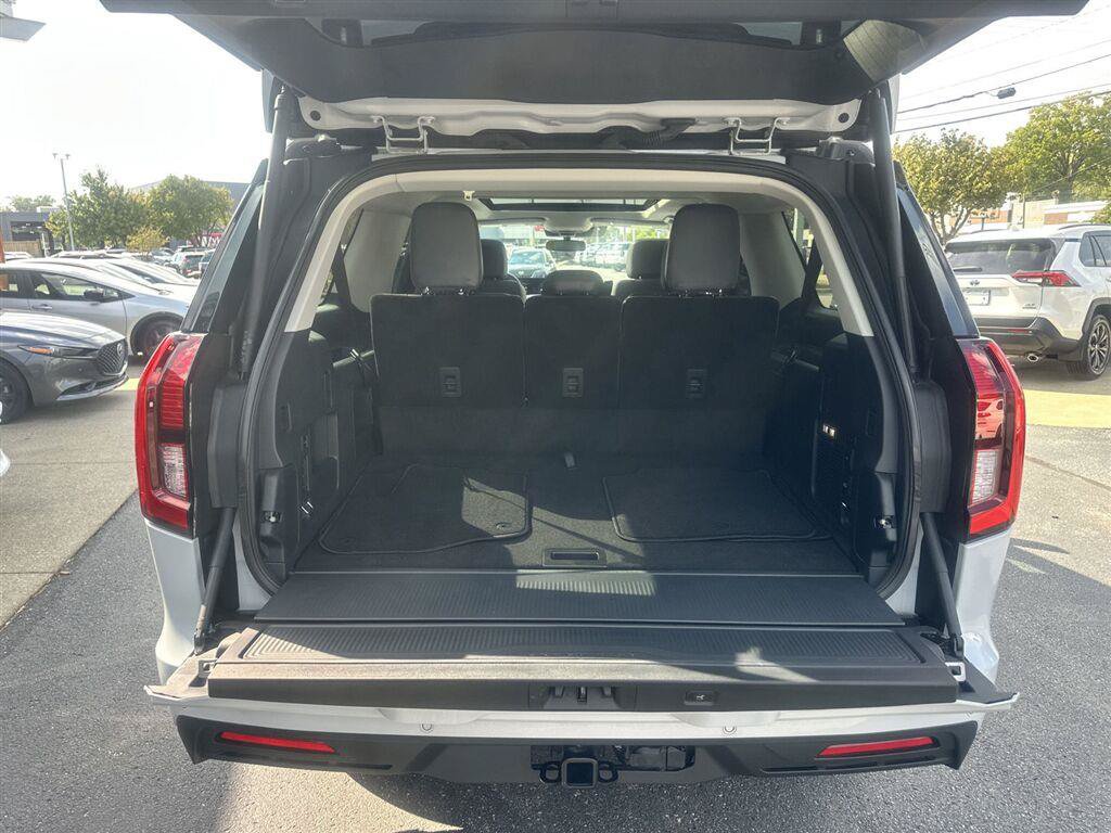 Used 2025 Ford Expedition Max Active AWD/4WD image 19