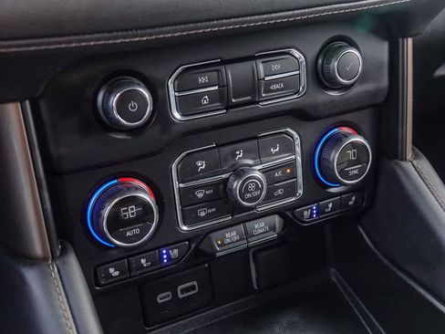 Used 2024 Chevrolet Tahoe High Country w/ Premium Package image 21