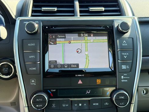 Used 2017 Toyota Camry XLE w/ Moonroof Package image 29