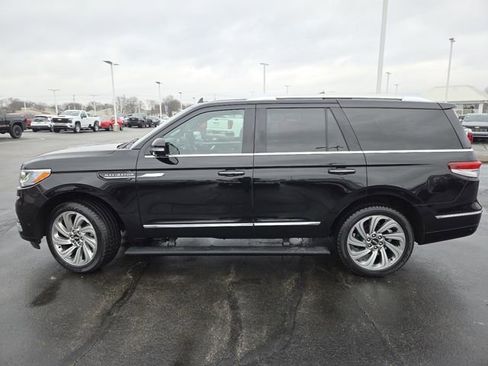 Used 2024 Lincoln Navigator Premiere image 29