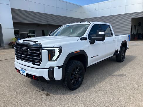 Used 2024 GMC Sierra 3500 AT4 w/ AT4 Premium Plus Package AWD/4WD image 3