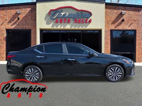 Used 2023 Nissan Altima 2.5 SV image 3