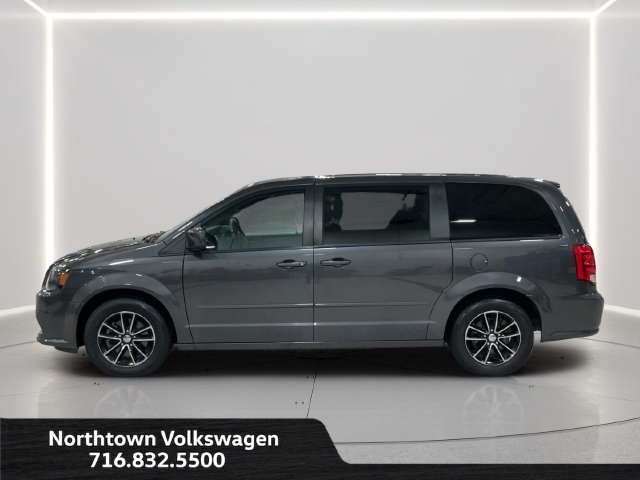 Used 2017 Dodge Grand Caravan SE FWD image 2