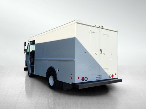 Used 2017 Ford E-350 and Econoline 350 Super Duty w/ A/C Prep Package image 6