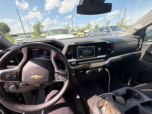 Used 2025 Chevrolet Silverado 1500 LT AWD/4WD image 14