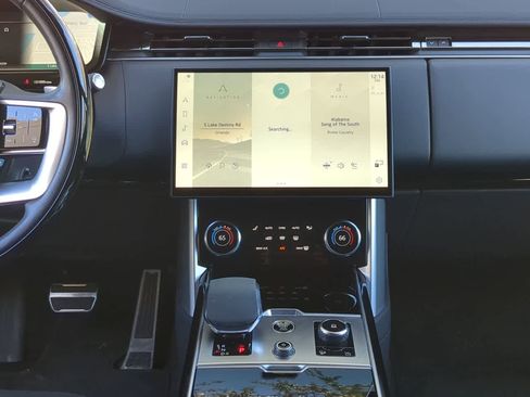 Used 2023 Land Rover Range Rover SE image 28