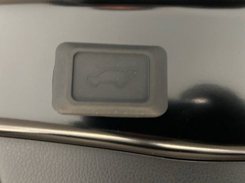 New 2025 Toyota RAV4 XLE image 19