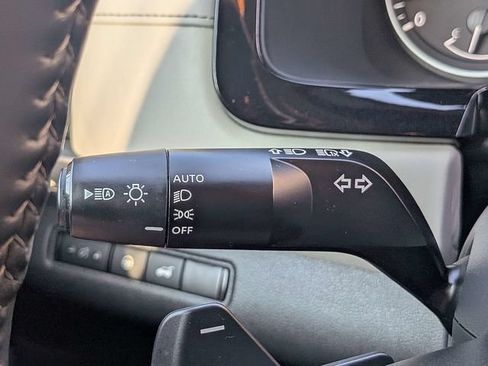 Used 2023 Nissan Pathfinder SL AWD/4WD image 28