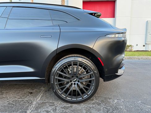 Used 2022 Aston Martin DBX image 13