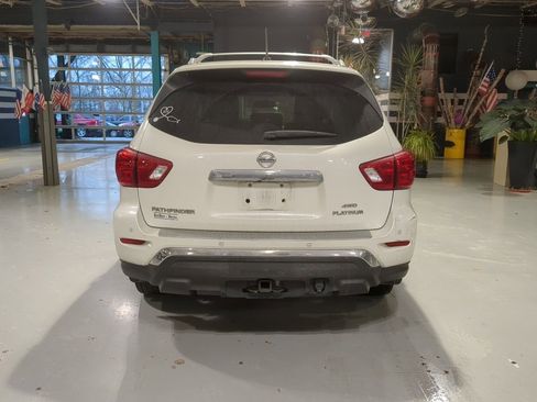 Used 2018 Nissan Pathfinder Platinum image 9
