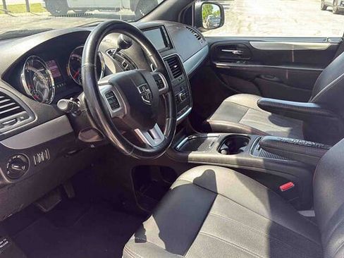 Used 2019 Dodge Grand Caravan GT FWD image 14