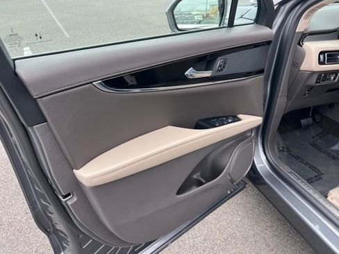 Used 2023 Lincoln Nautilus AWD w/ Premium Package image 9