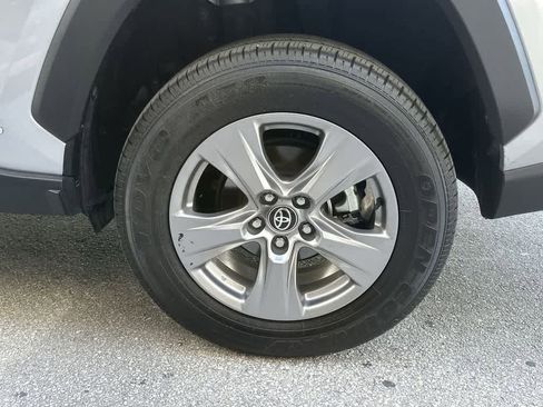 Used 2025 Toyota RAV4 XLE AWD/4WD image 11